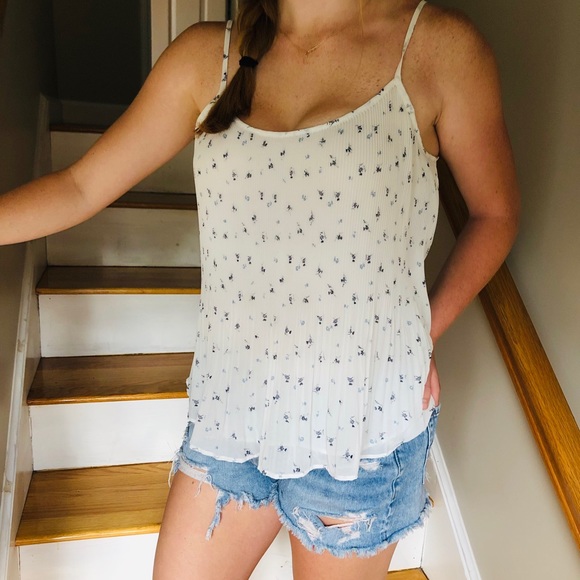 Abercrombie Flower Tank - Picture 1 of 5